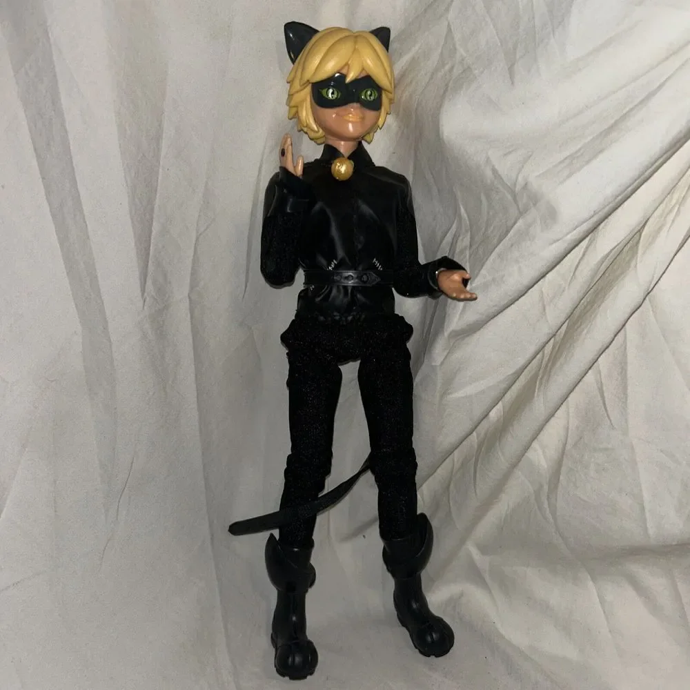 Miraculous LADY NOIR Ladybug Fashion Doll‎ Action Figure Bandai Preowned D4